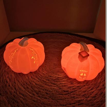 Herbstdeko Kürbis-Set – 2x 3D-Kürbis mit LED-Effekt – Handmade Deko für Halloween & Wohnzimmer