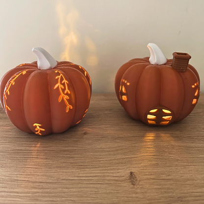 Herbstdeko Kürbis-Set – 2x 3D-Kürbis mit LED-Effekt – Handmade Deko für Halloween & Wohnzimmer