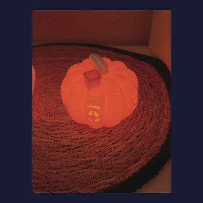Herbstdeko Kürbis-Set – 2x 3D-Kürbis mit LED-Effekt – Handmade Deko für Halloween & Wohnzimmer